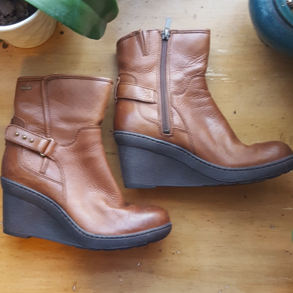 Clarks Brown Leather Wedge Boot sz 7.5